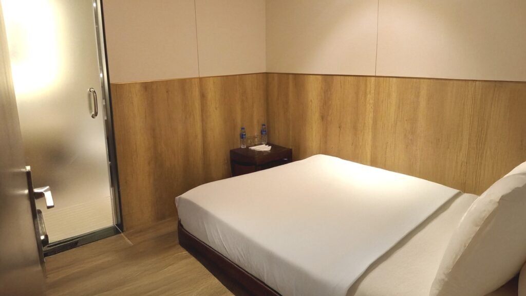 Encalm Lounge — DEL Terminal 3 Arrivals lounge
